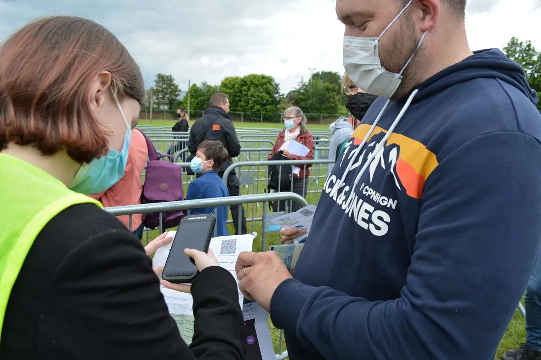 Le scan d'un pass sanitaire lors des Vieilles Charrues à Carhaix le 8 juillet dernier